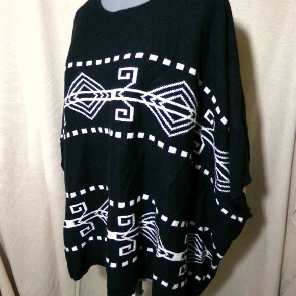 FOREVER21 Shawl Sweater Pullover S/M Black White Southwestern Aztec print SOFT! - Picture 3 of 8